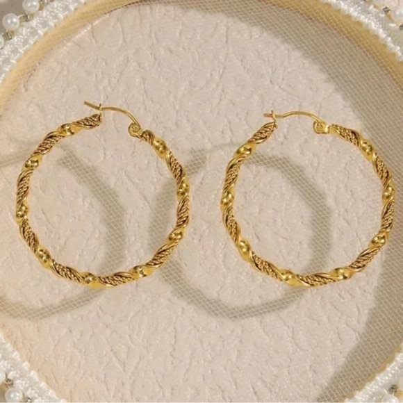 NEW 18K GOLD CUTE TWISTED WAVE HOOP EARRINGS, NICE EARRINGS, CUTE EARRINGS - Picture 6 of 6